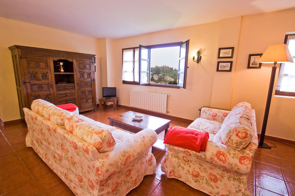 Vivienda Casa Luisa Apartment โกมิญาส ภายนอก รูปภาพ
