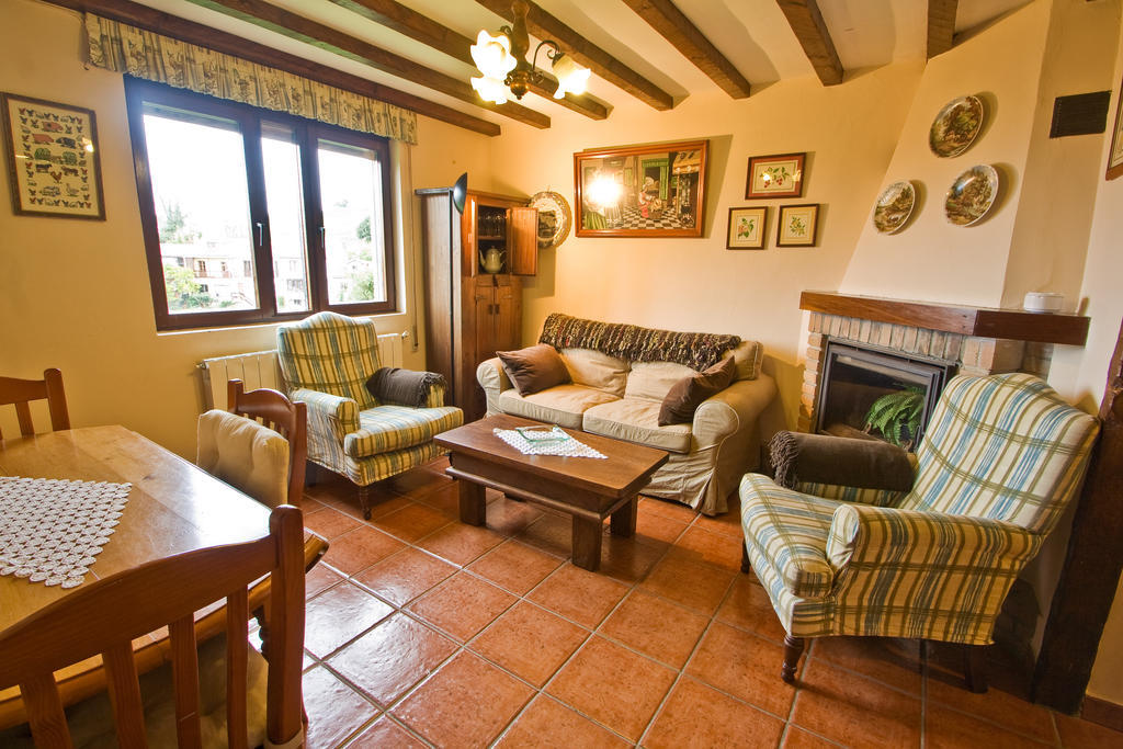 Vivienda Casa Luisa Apartment โกมิญาส ภายนอก รูปภาพ