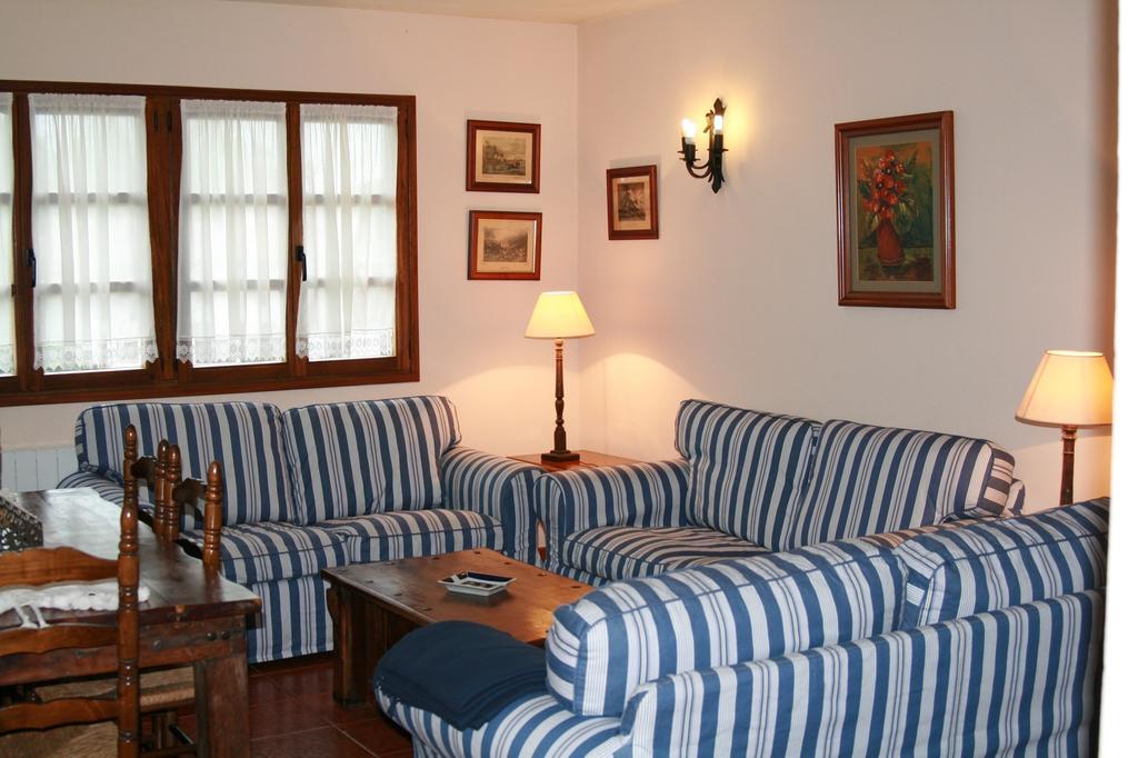 Vivienda Casa Luisa Apartment โกมิญาส ภายนอก รูปภาพ